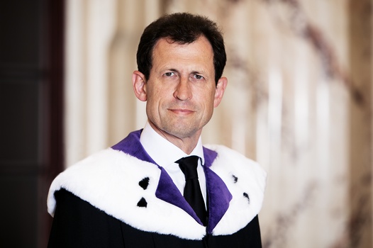 President of the Constitutional Court Christoph Grabenwarter (wearing the robe of the Vice-President) ©VfGH/Katharina Fröschl-Roßboth