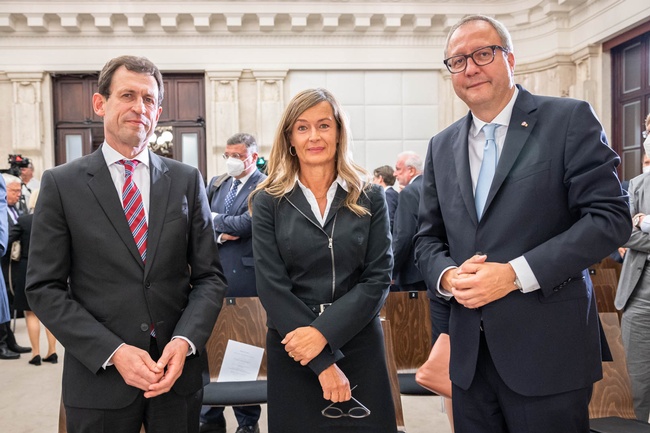 Verfassungstag 2021: VfGH-Präsident Grabenwarter mit der Schriftstellerin Sabine Gruber und Prof. Andreas Voßkuhle, dem ehemaligen Präsidenten des dt. BVerfG 