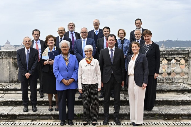 Besuch von fünf VfGH-Mitgliedern beim italienischen Verfassungsgericht zu Arbeitsgesprächen 