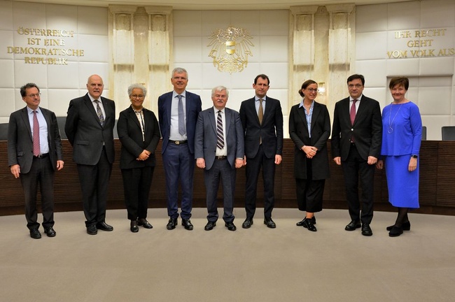 Gruppenbild der Delegationen des Verfassungsgerichtshofes Belgiens und des VfGH 