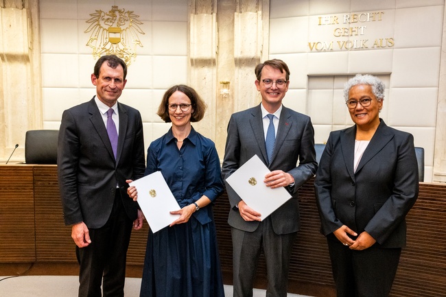 V.l.n.r: Präsident Grabenwarter, Angela Julcher, Stefan Perner, Vizepräsidentin Madner (c) VfGH/A. Bieniek