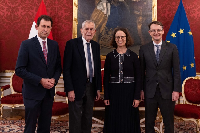 Besuch bei Bundespräsident Alexander Van der Bellen durch Präsident Grabenwarter und die Mitglieder Julcher und Perner (Foto: Präsidentschaftskanzlei)