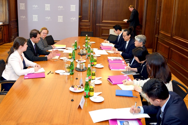 Besuch einer Delegation des Verfassungsgerichtes der Republik Korea am Verfassungsgerichtshof (29.04.2024) 