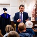 VfGH-Pr&auml;sident Grabenwarter im Gespr&auml;ch mit interessierten Besucherinnen und Besuchern am Tag der offenen T&uuml;r 2026 (Foto: VfGH/Achim Bieniek)&nbsp;