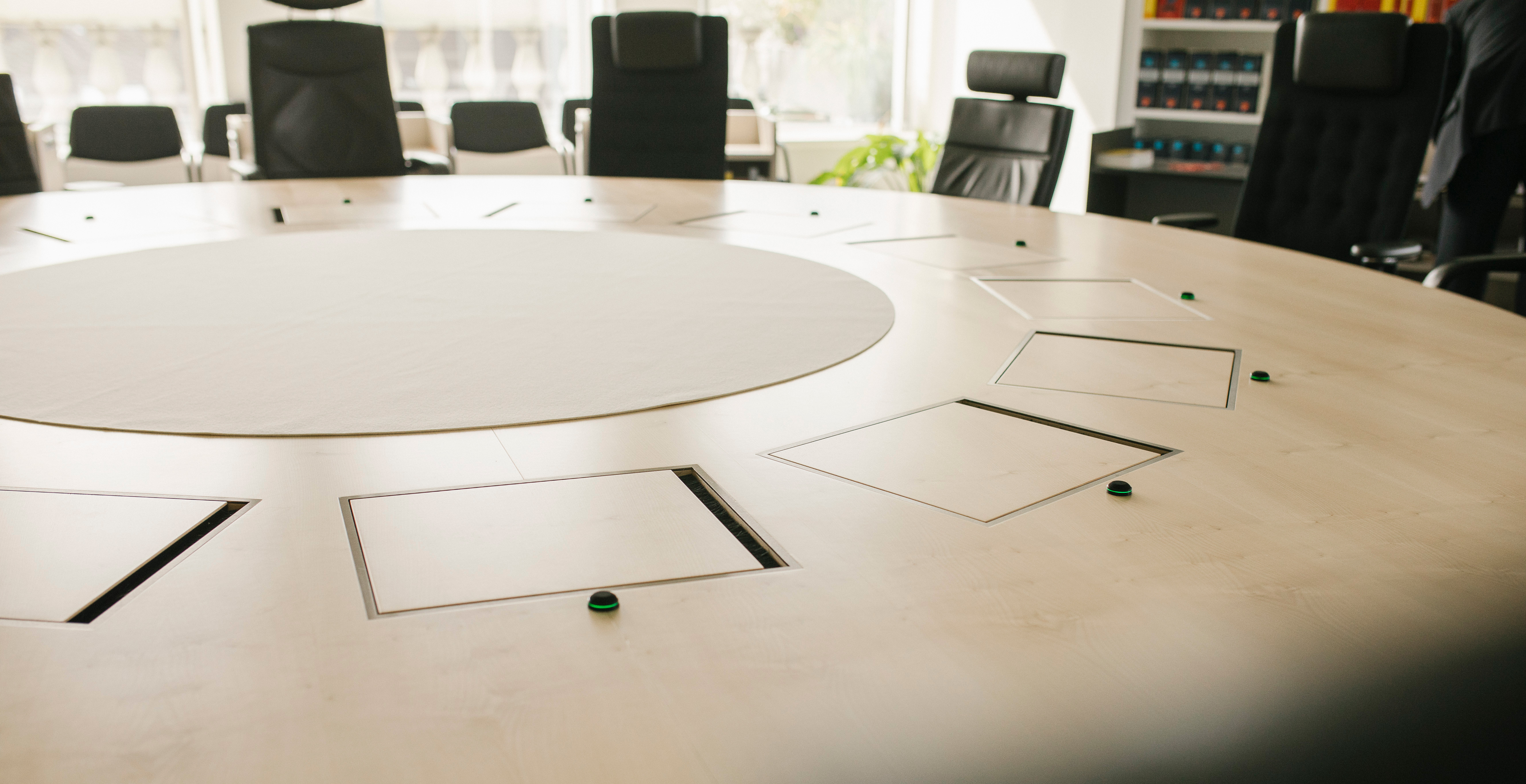 Round table in the consultation room