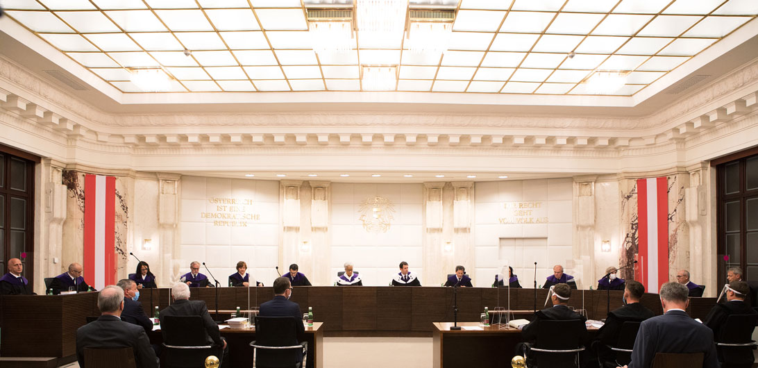 Das Richtergremium bei einer öffentlichen Verhandlung (2020) [Foto: K. Fröschl-Roßboth]