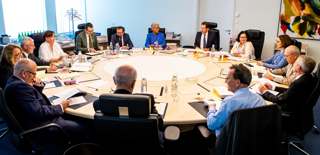 Members of the Constitutional Court during a deliberation (photo: VfGH/Achim Bieniek)